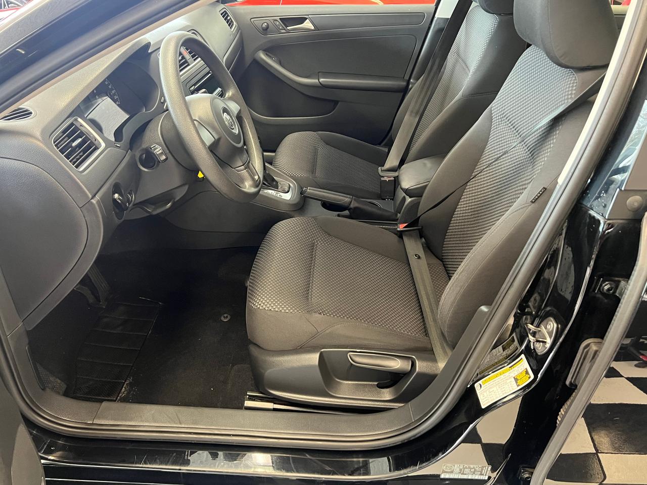 2013 Volkswagen Jetta Trendline+Heated Seats+A/C+Cruise+CLEAN CARFAX - Photo #18