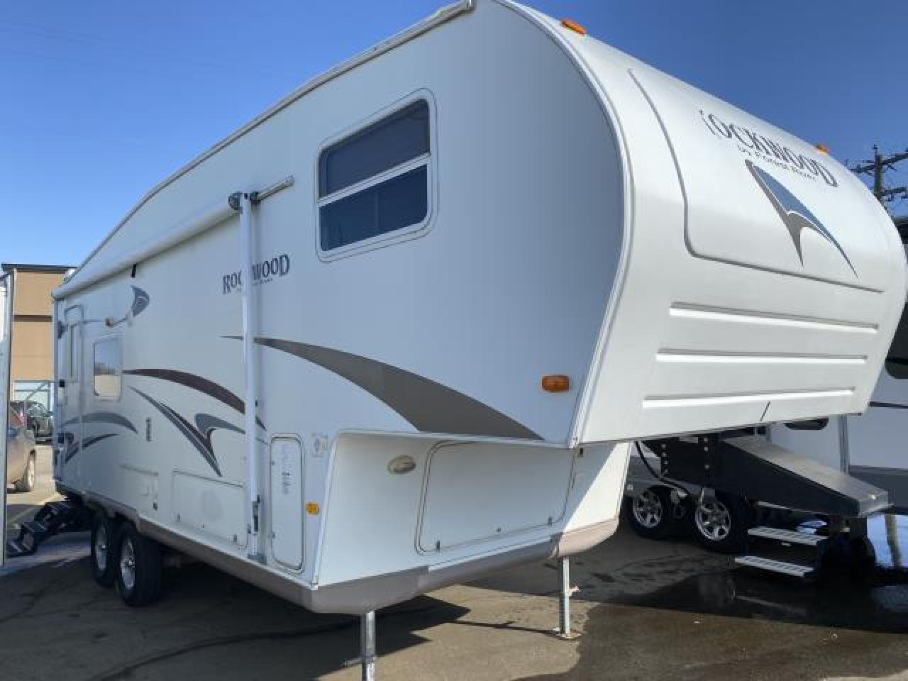 2005 Forest River ROCKWOOD 8243S -