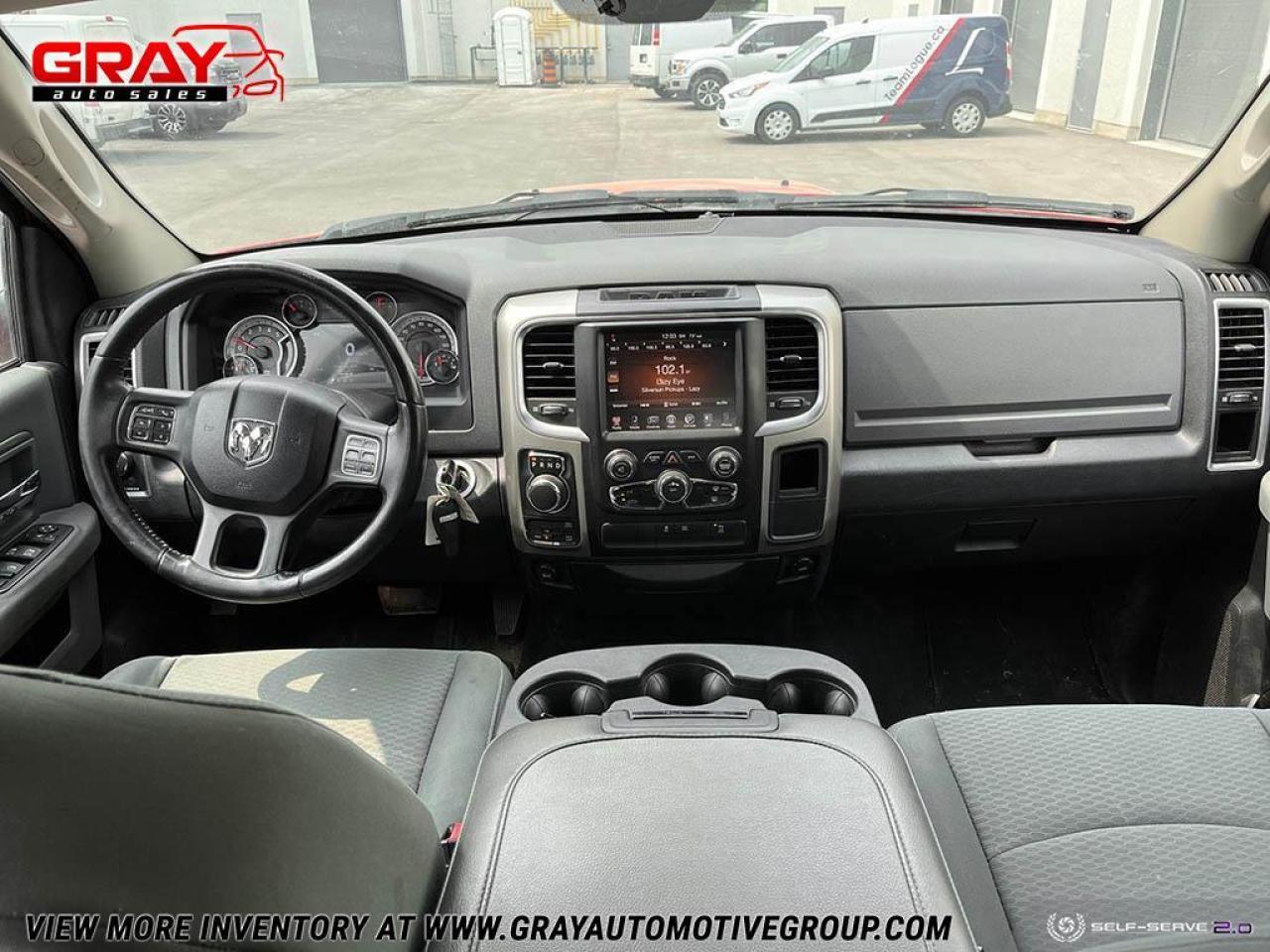 2016 RAM 1500 4WD CREW CAB 140.5" SLT - Photo #17