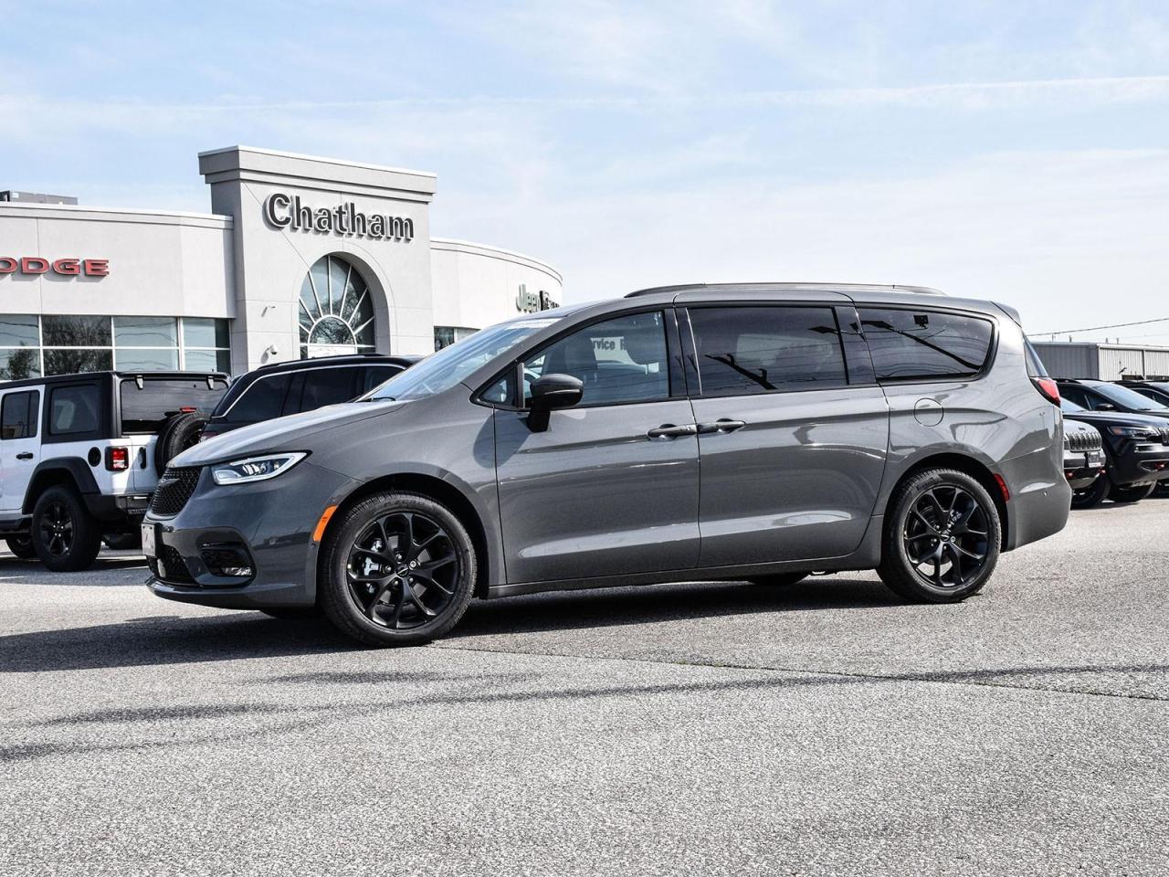 New 2023 Chrysler Pacifica Touring-L for sale in Chatham, ON