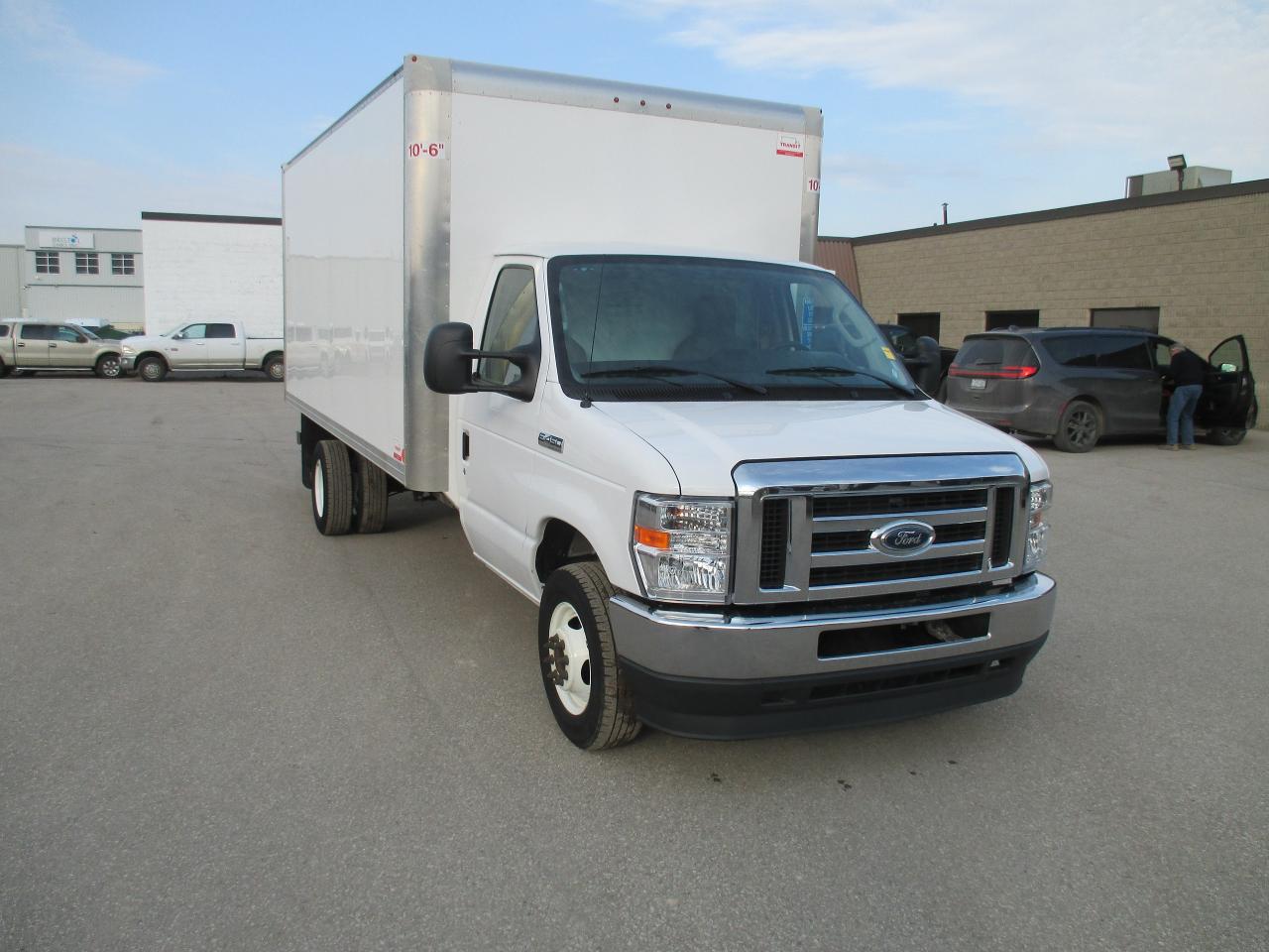 2022 Ford E-450 E-450 DRW 176" WB - Photo #3