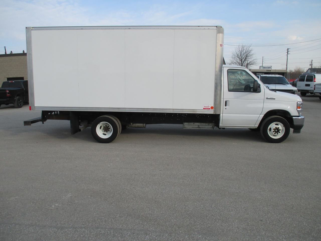 2022 Ford E-450 E-450 DRW 176" WB - Photo #3