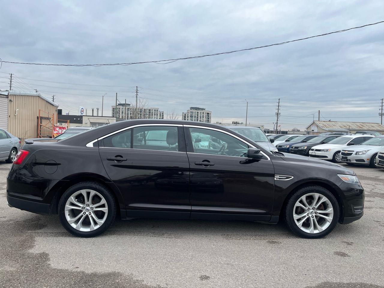 2013 Ford Taurus SEL - Photo #4