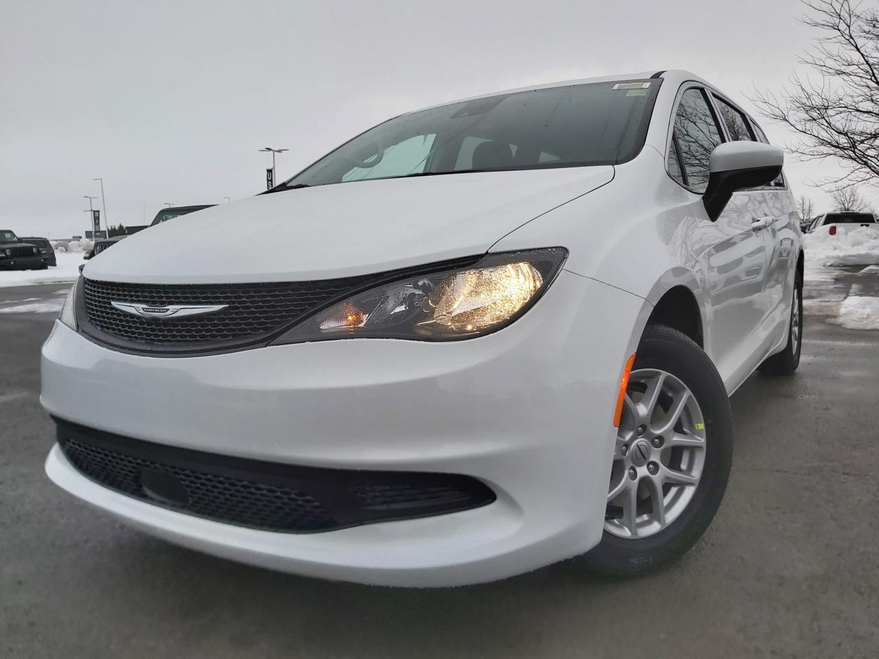 2023 Dodge Grand Caravan SXT Photo2