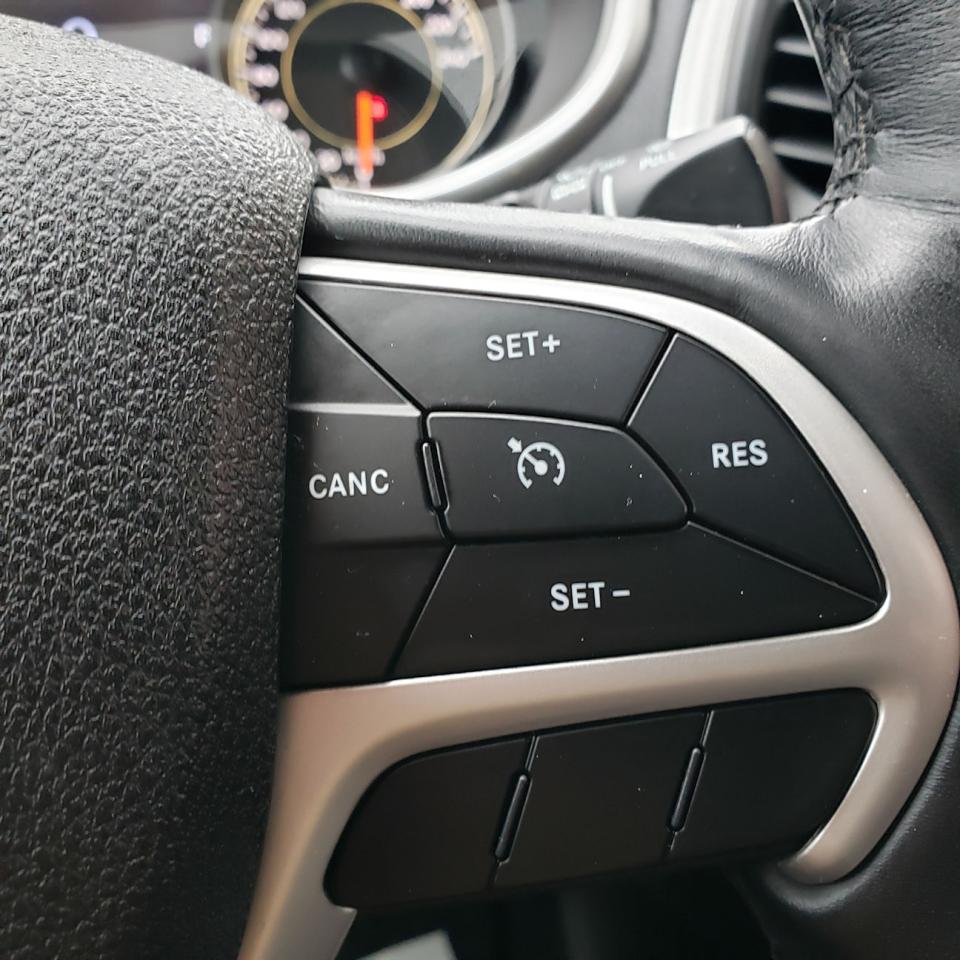 2018 Jeep Cherokee Trailhawk 4X4 Sunroof Heated Seats - Photo #16