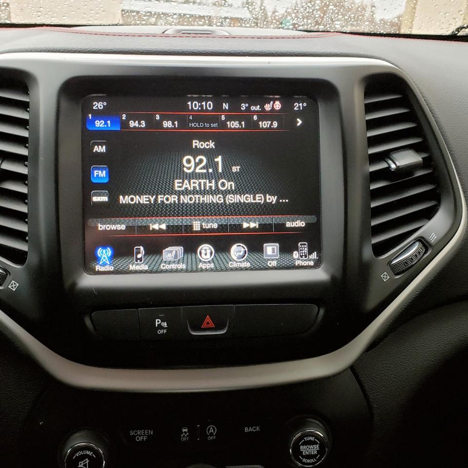 2018 Jeep Cherokee Trailhawk 4X4 Sunroof Heated Seats - Photo #17