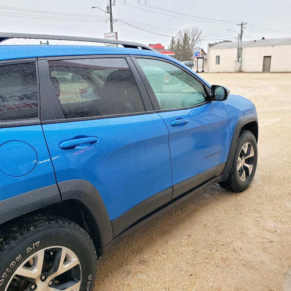 2018 Jeep Cherokee Trailhawk 4X4 Sunroof Heated Seats - Photo #33