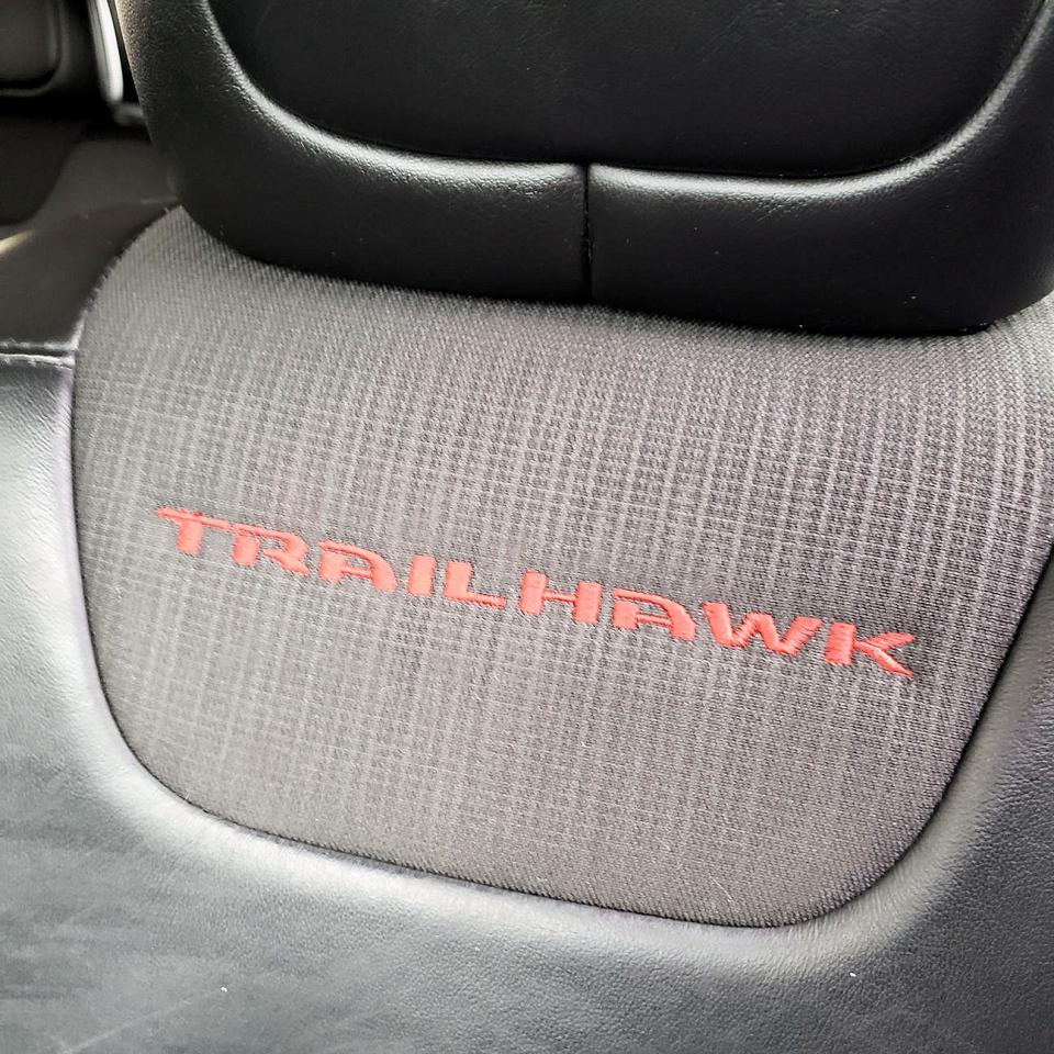 2018 Jeep Cherokee Trailhawk 4X4 Sunroof Heated Seats - Photo #13
