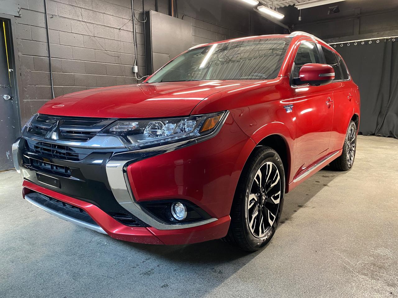 2018 Mitsubishi Outlander PHEV SE S-AWC / Plug-In Hybrid / Clean CarFax - Photo #1
