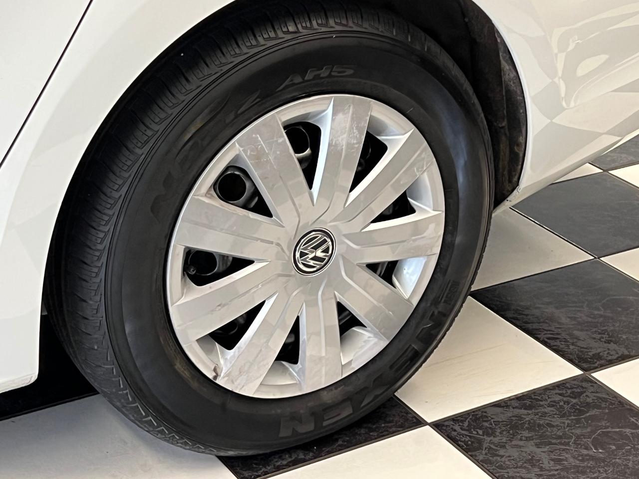 2016 Volkswagen Jetta Trendline+Camera+A/C+Heated Seats+Clean Carfax - Photo #48