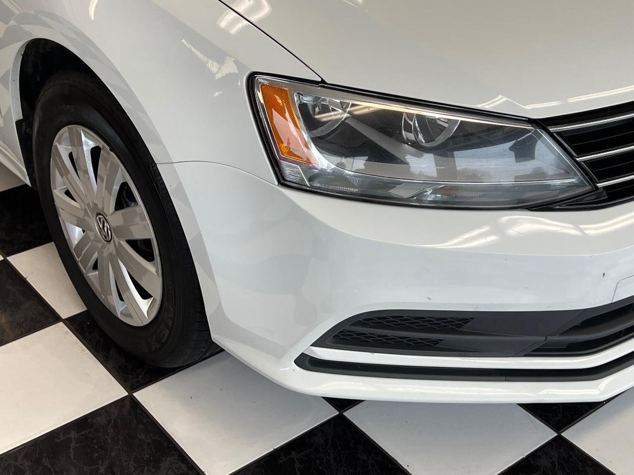 2016 Volkswagen Jetta Trendline+Camera+A/C+Heated Seats+Clean Carfax - Photo #35