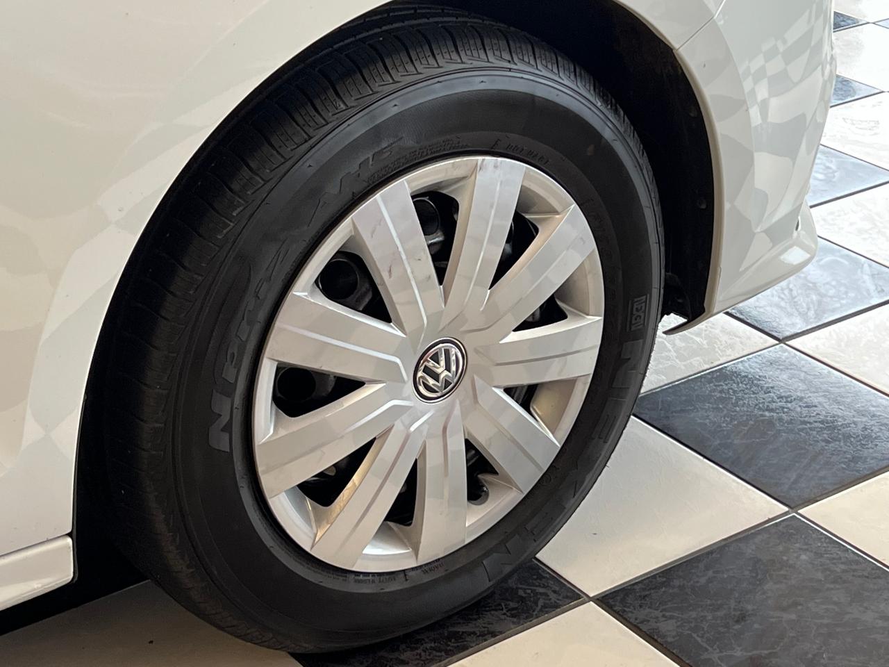 2016 Volkswagen Jetta Trendline+Camera+A/C+Heated Seats+Clean Carfax - Photo #50