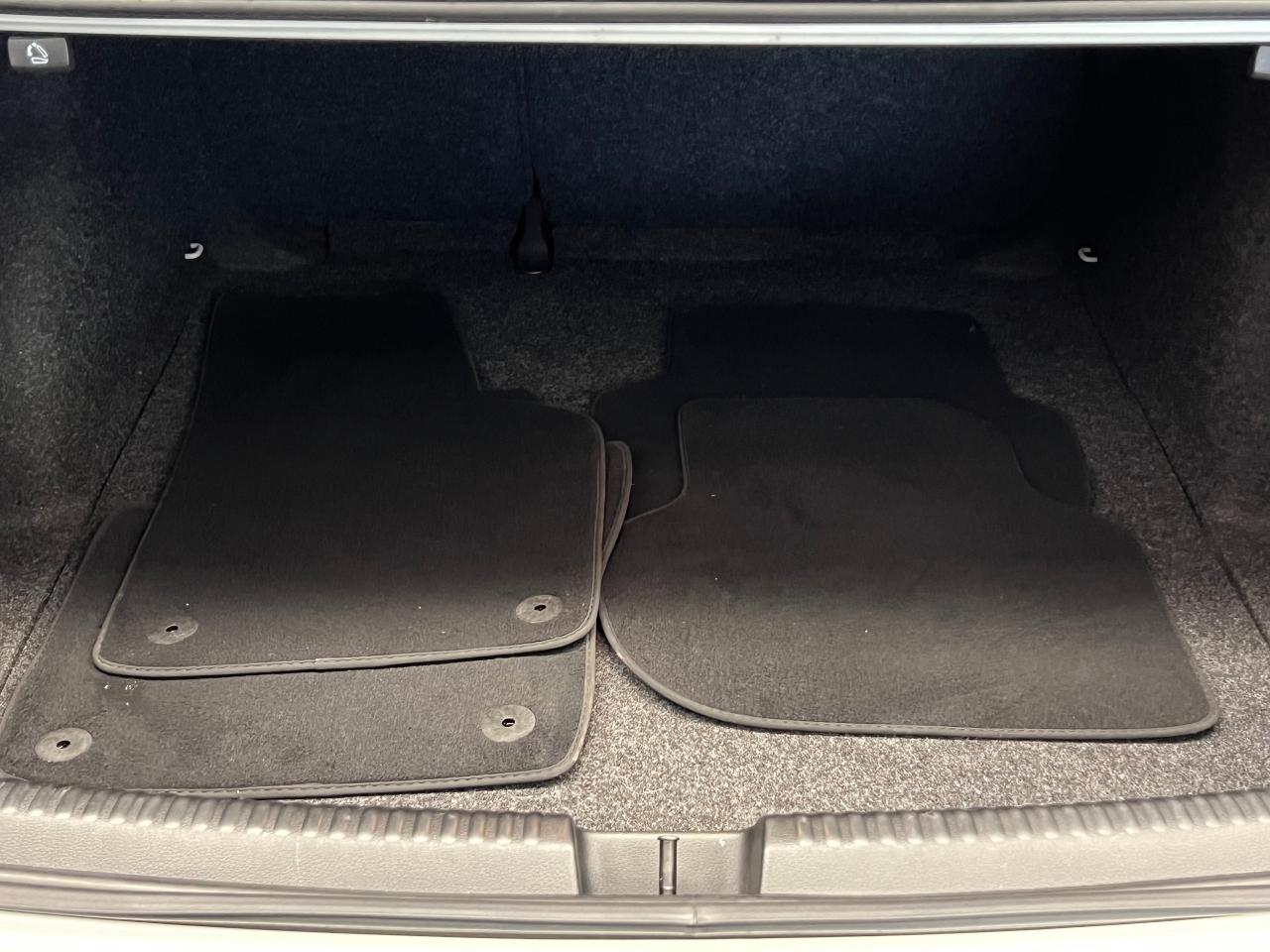2016 Volkswagen Jetta Trendline+Camera+A/C+Heated Seats+Clean Carfax - Photo #26