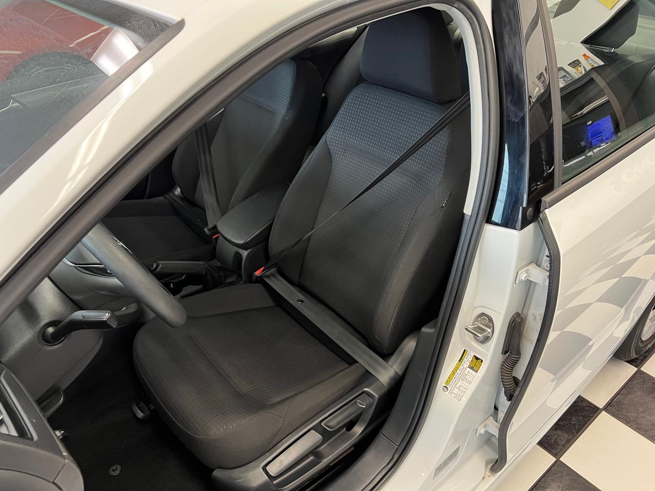 2016 Volkswagen Jetta Trendline+Camera+A/C+Heated Seats+Clean Carfax - Photo #20