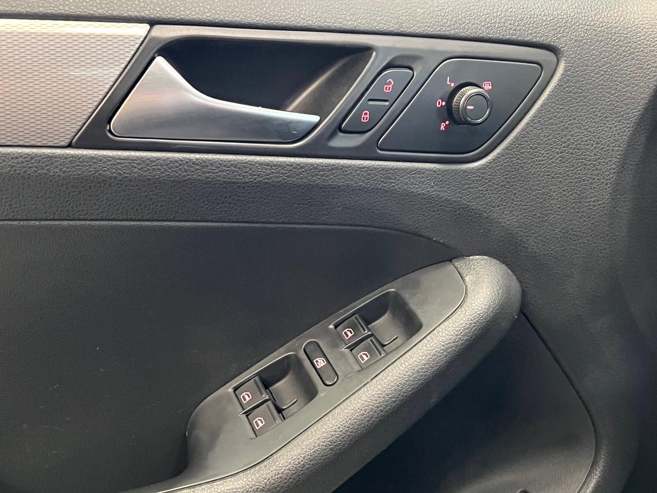2016 Volkswagen Jetta Trendline+Camera+A/C+Heated Seats+Clean Carfax - Photo #46