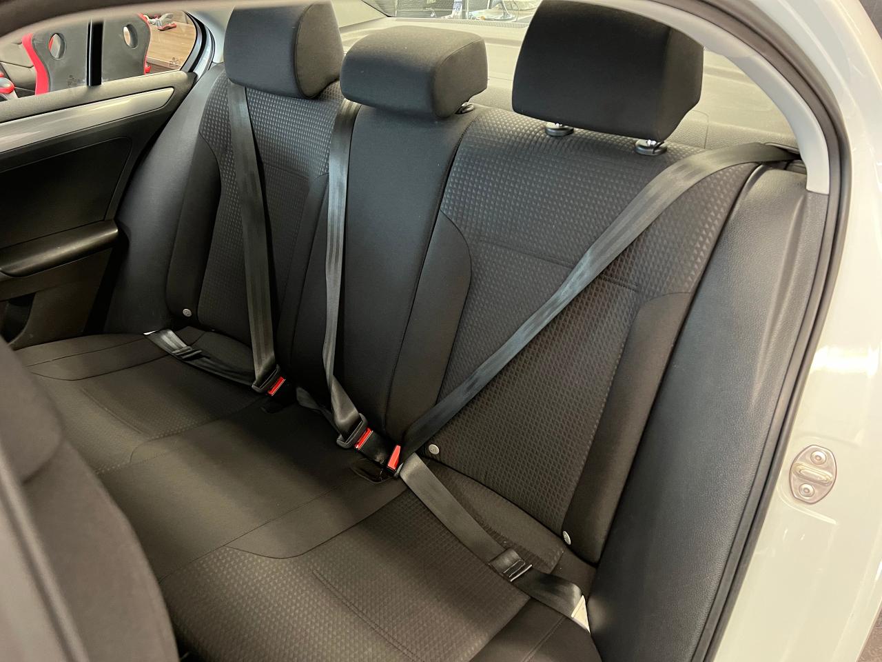 2016 Volkswagen Jetta Trendline+Camera+A/C+Heated Seats+Clean Carfax - Photo #25
