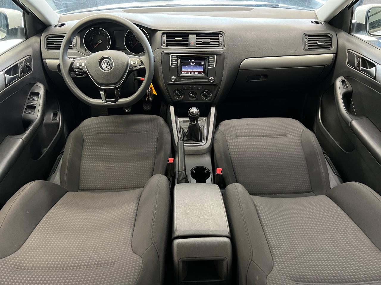 2016 Volkswagen Jetta Trendline+Camera+A/C+Heated Seats+Clean Carfax - Photo #8
