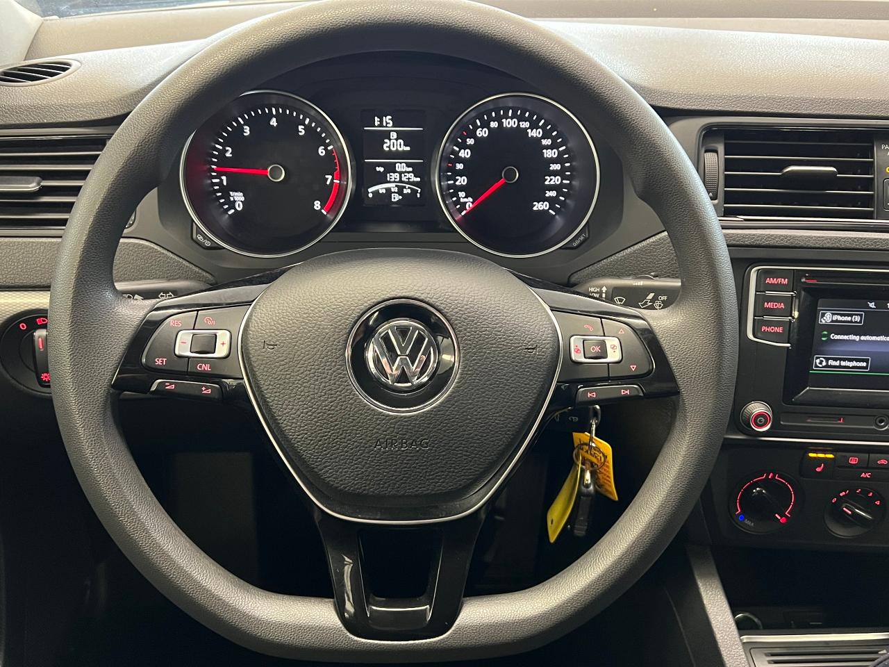 2016 Volkswagen Jetta Trendline+Camera+A/C+Heated Seats+Clean Carfax - Photo #9