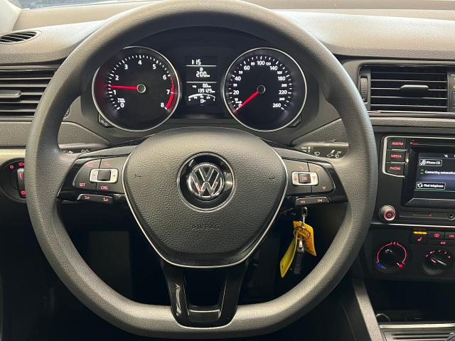 2016 Volkswagen Jetta Trendline+Camera+A/C+Heated Seats+Clean Carfax Photo9