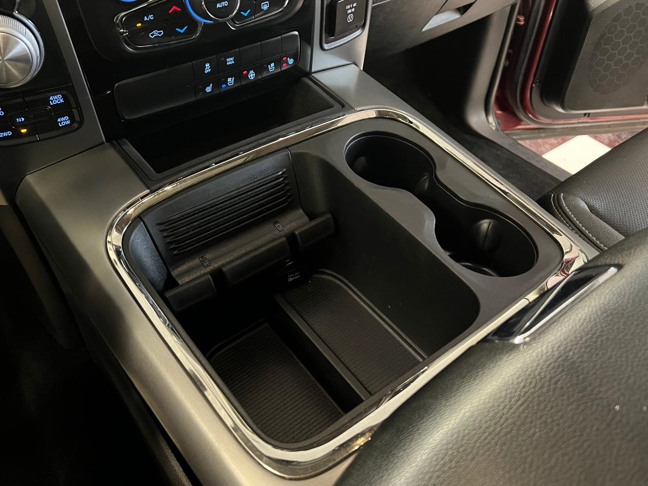 2016 RAM 1500 SPORT HEMI 5.7L 4x4+Roof+Leather+GPS+Accident Free - Photo #39