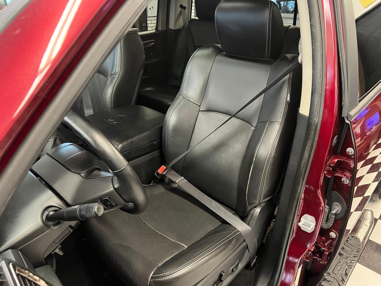 2016 RAM 1500 SPORT HEMI 5.7L 4x4+Roof+Leather+GPS+Accident Free Photo85