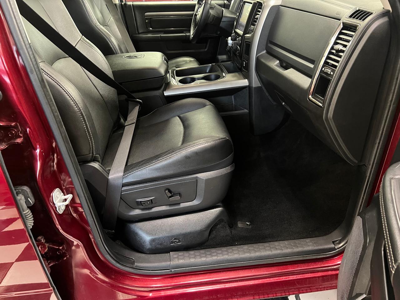 2016 RAM 1500 SPORT HEMI 5.7L 4x4+Roof+Leather+GPS+Accident Free Photo87