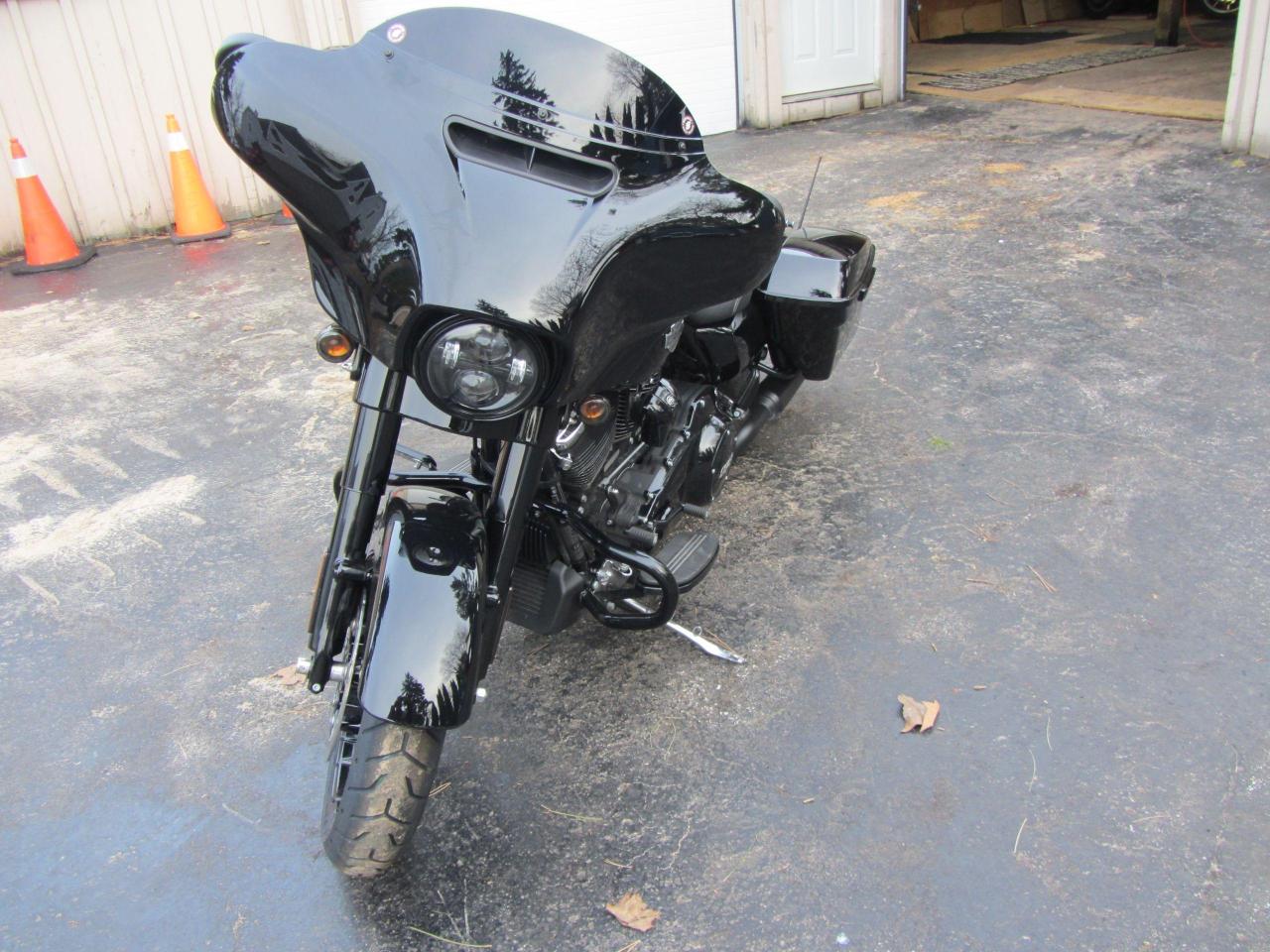 2022 Harley-Davidson Street Glide Black Out