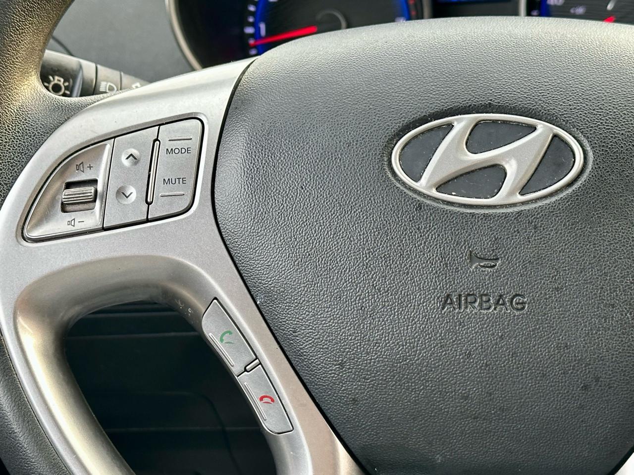 2011 Hyundai Tucson  - Photo #19
