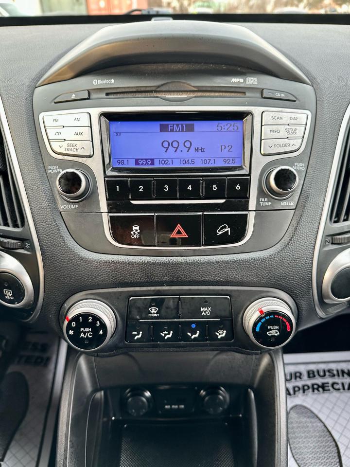 2011 Hyundai Tucson  - Photo #17