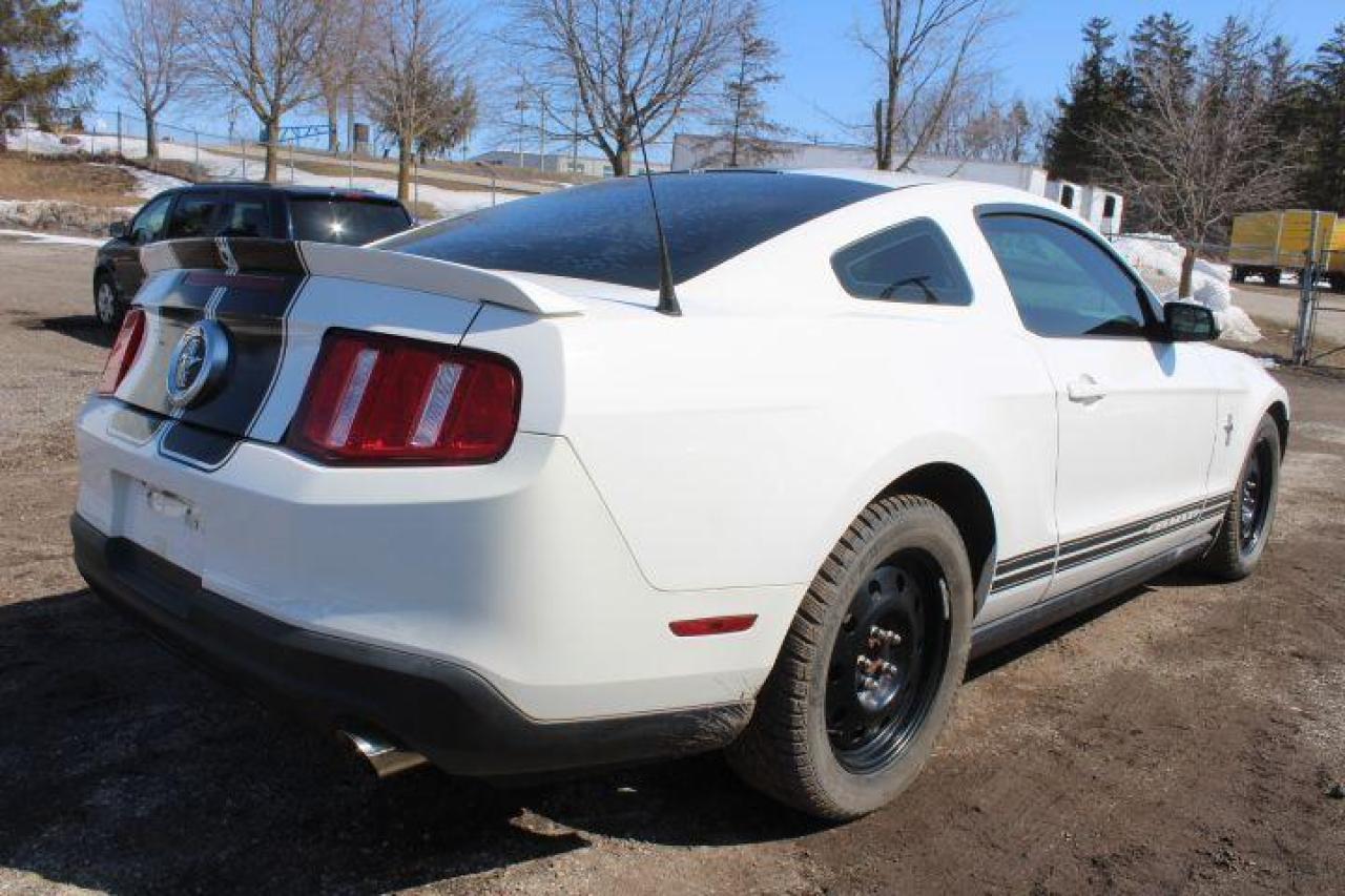 2011 Ford Mustang  Photo2