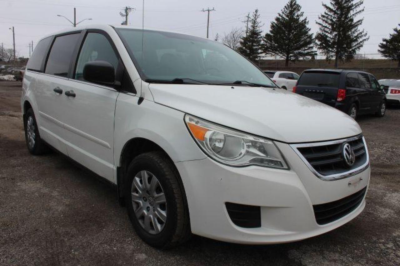 2010 Volkswagen Routan  Photo