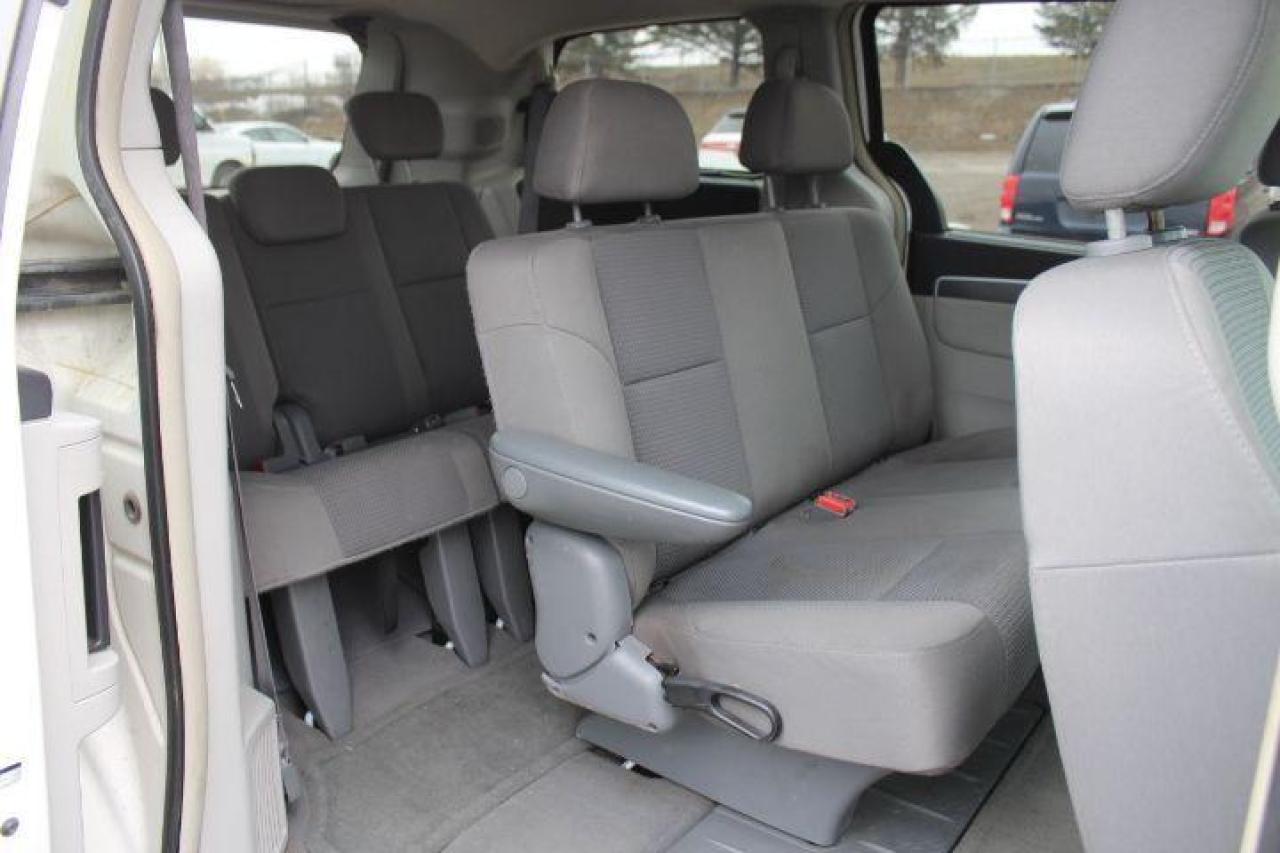 2010 Volkswagen Routan  Photo