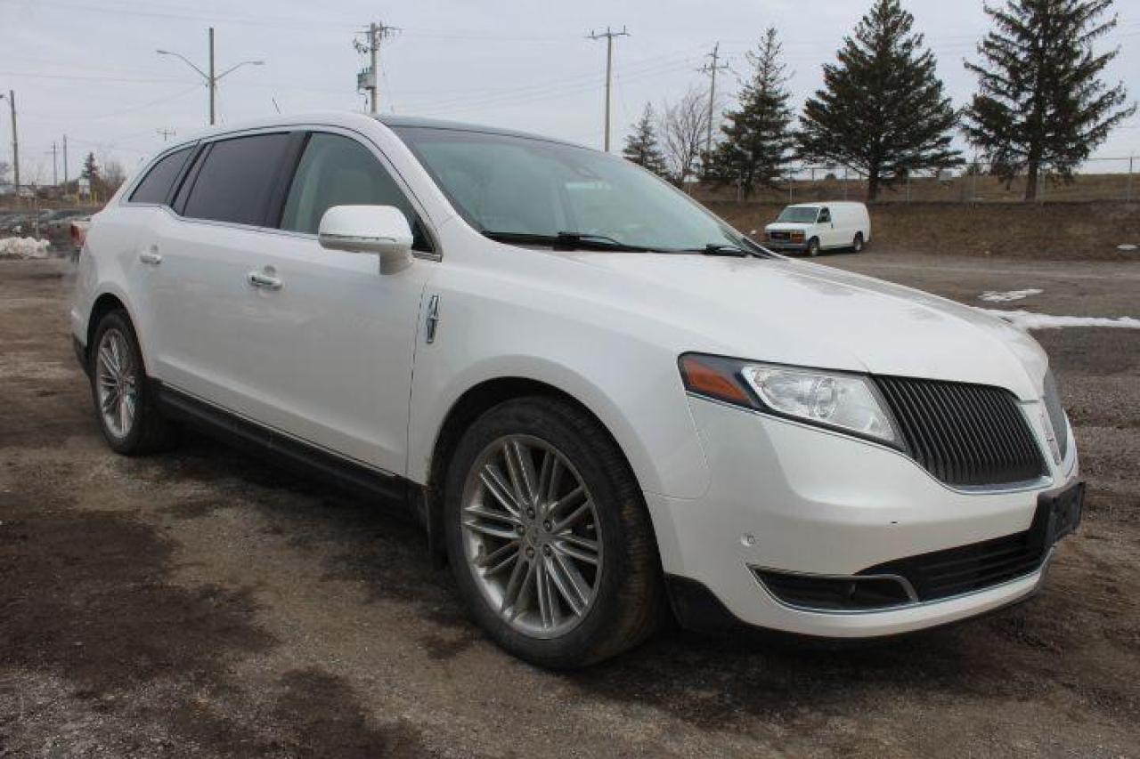 2014 Lincoln MKT  Photo