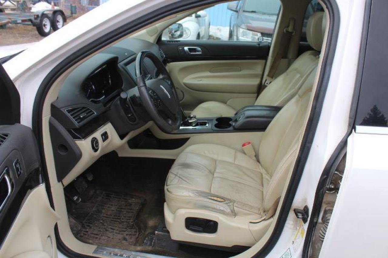 2014 Lincoln MKT  Photo