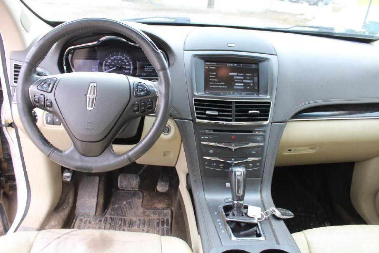 2014 Lincoln MKT  Photo