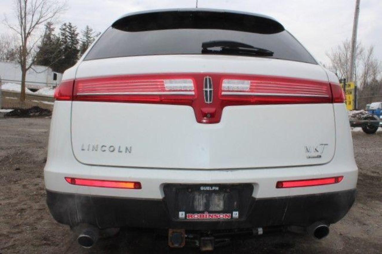 2014 Lincoln MKT  Photo