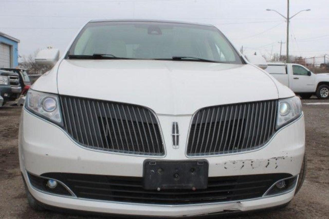 2014 Lincoln MKT  Photo
