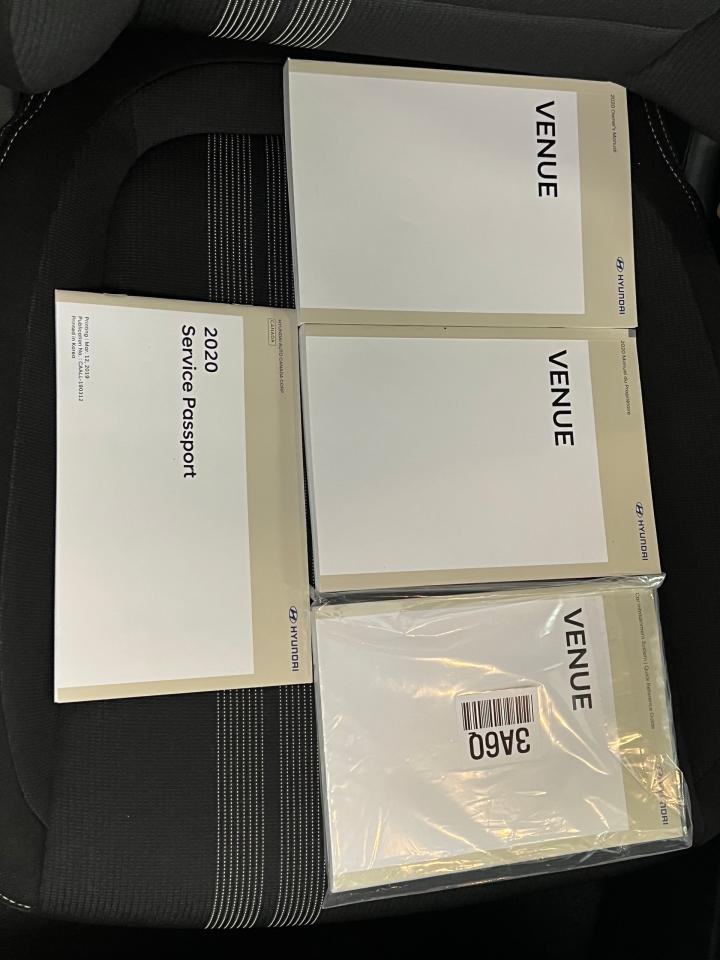 2020 Hyundai Venue Preferred+Camera+ApplePlay+HeatedSeats+CLEANCARFAX - Photo #25