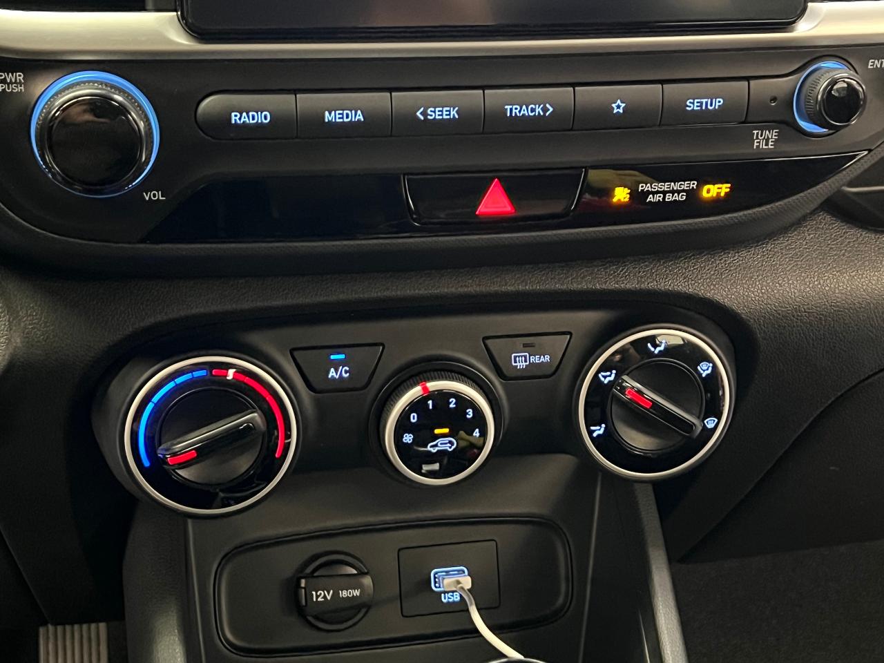 2020 Hyundai Venue Preferred+Camera+ApplePlay+HeatedSeats+CLEANCARFAX - Photo #34