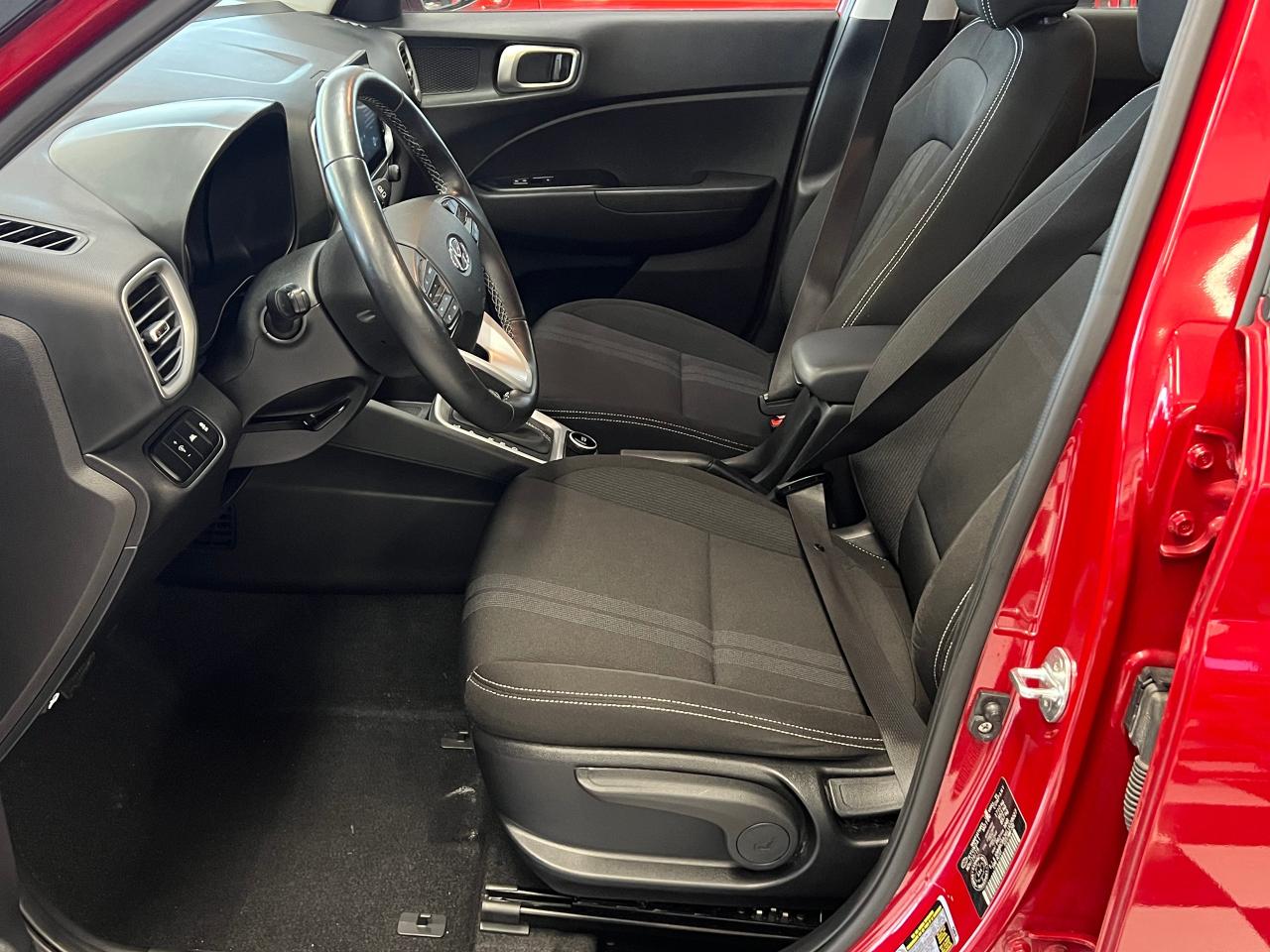 2020 Hyundai Venue Preferred+Camera+ApplePlay+HeatedSeats+CLEANCARFAX - Photo #18