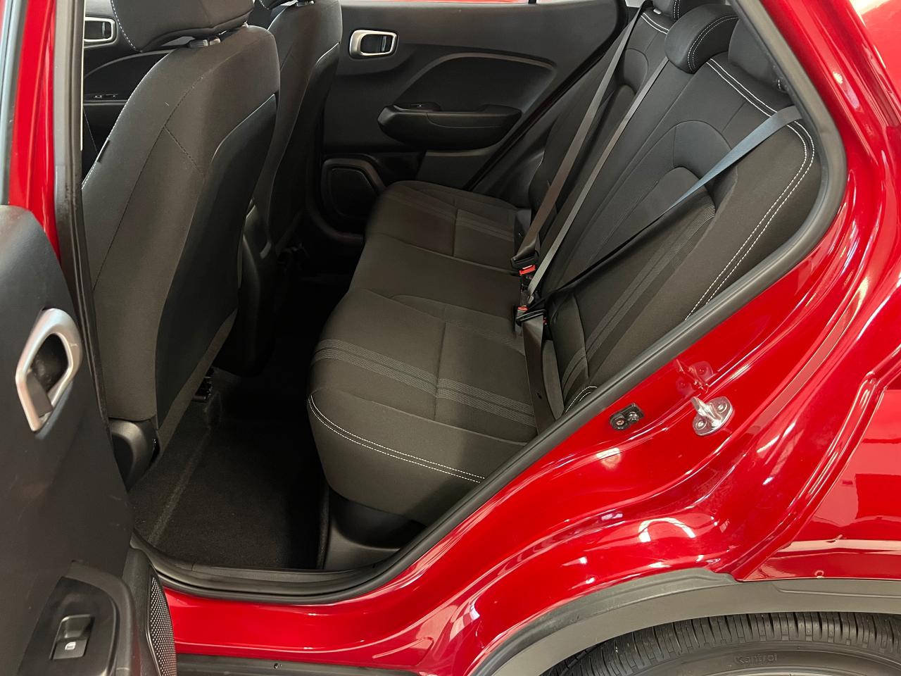 2020 Hyundai Venue Preferred+Camera+ApplePlay+HeatedSeats+CLEANCARFAX - Photo #22
