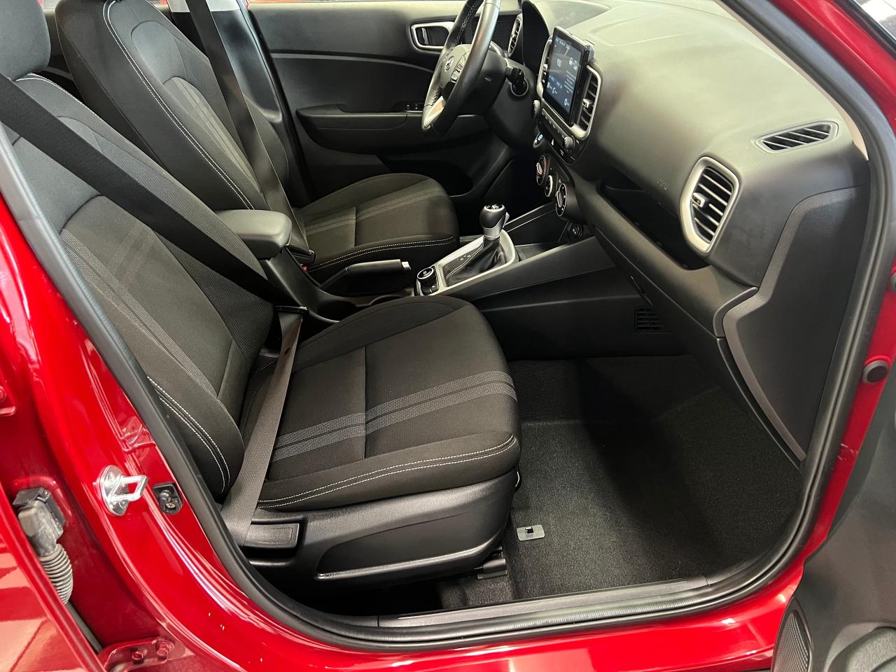 2020 Hyundai Venue Preferred+Camera+ApplePlay+HeatedSeats+CLEANCARFAX - Photo #20