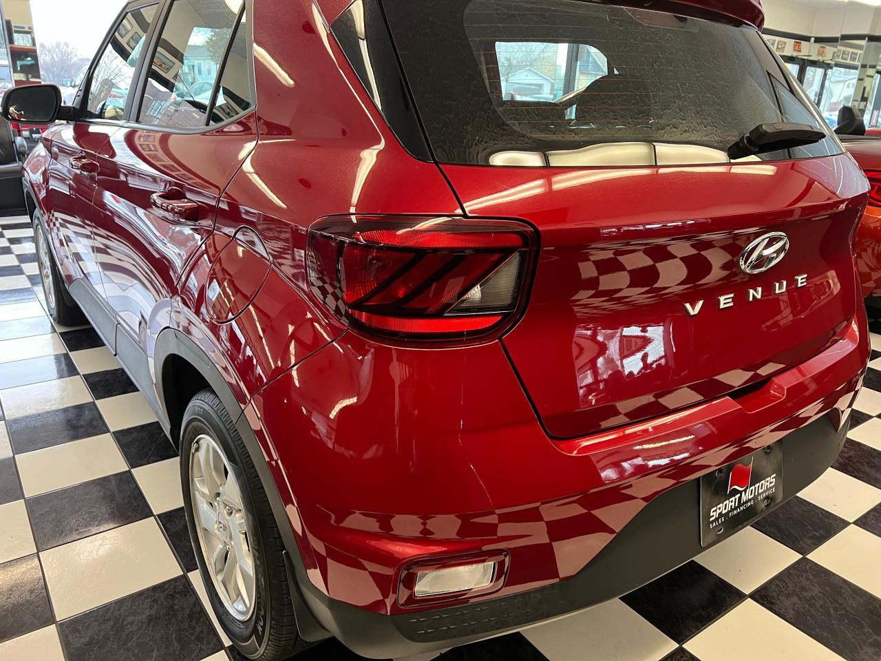 2020 Hyundai Venue Preferred+Camera+ApplePlay+HeatedSeats+CLEANCARFAX - Photo #38