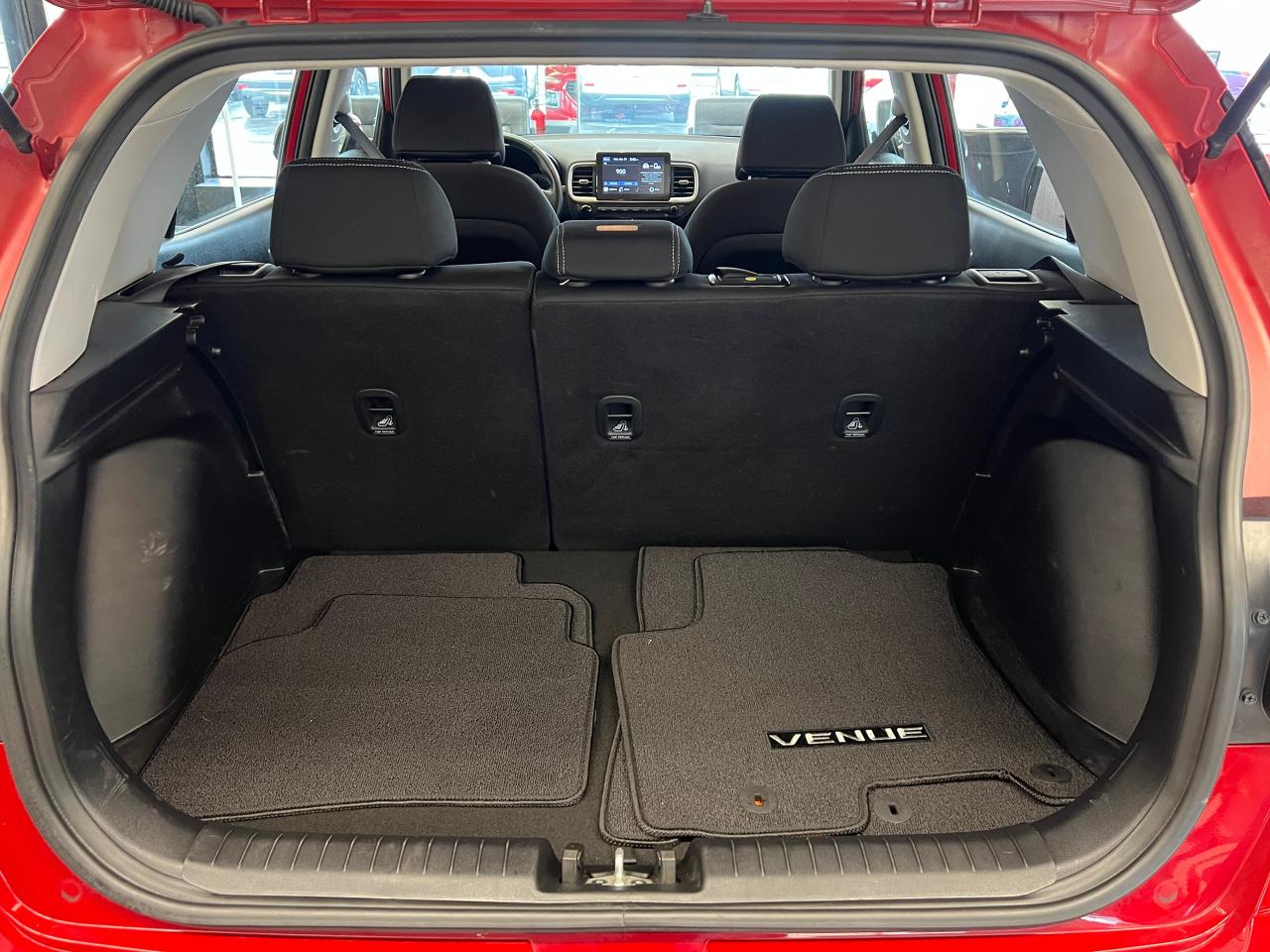 2020 Hyundai Venue Preferred+Camera+ApplePlay+HeatedSeats+CLEANCARFAX - Photo #24