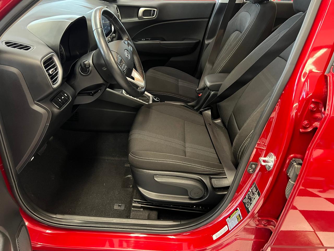 2020 Hyundai Venue Preferred+Camera+ApplePlay+HeatedSeats+CLEANCARFAX - Photo #16