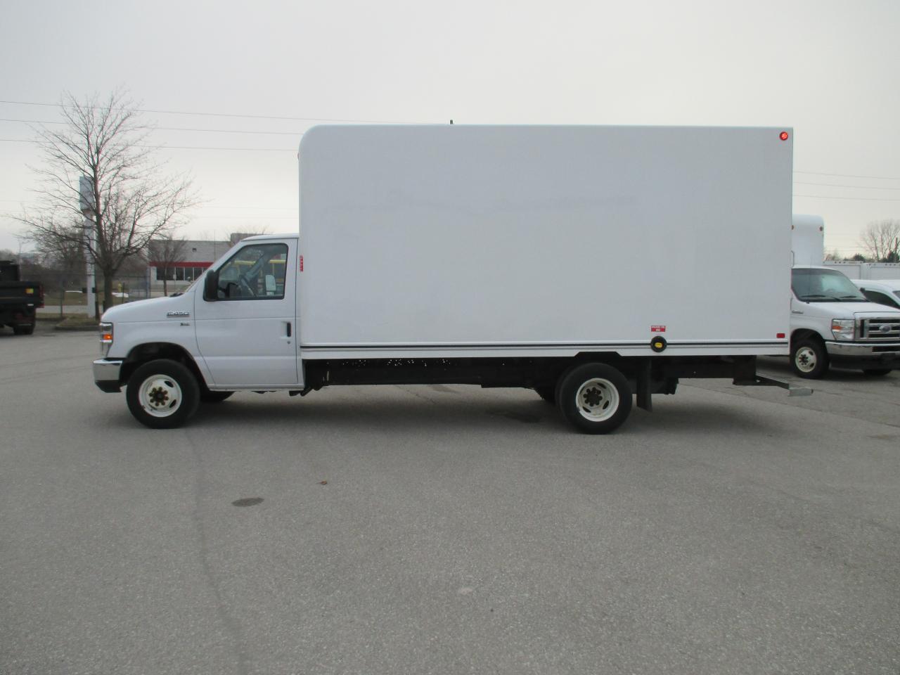 2019 Ford E-450 E-450 DRW 176" WB 16 Ft.UNICELL BODY