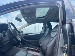 2012 Volkswagen Jetta 4dr 2.5L Auto Highline LEATHER SUNROOF NO ACCIDENT - Photo #14