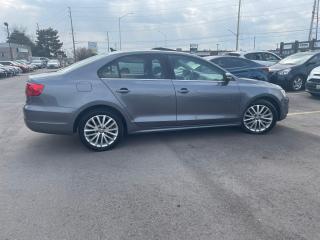 2012 Volkswagen Jetta 4dr 2.5L Auto Highline LEATHER SUNROOF NO ACCIDENT - Photo #7