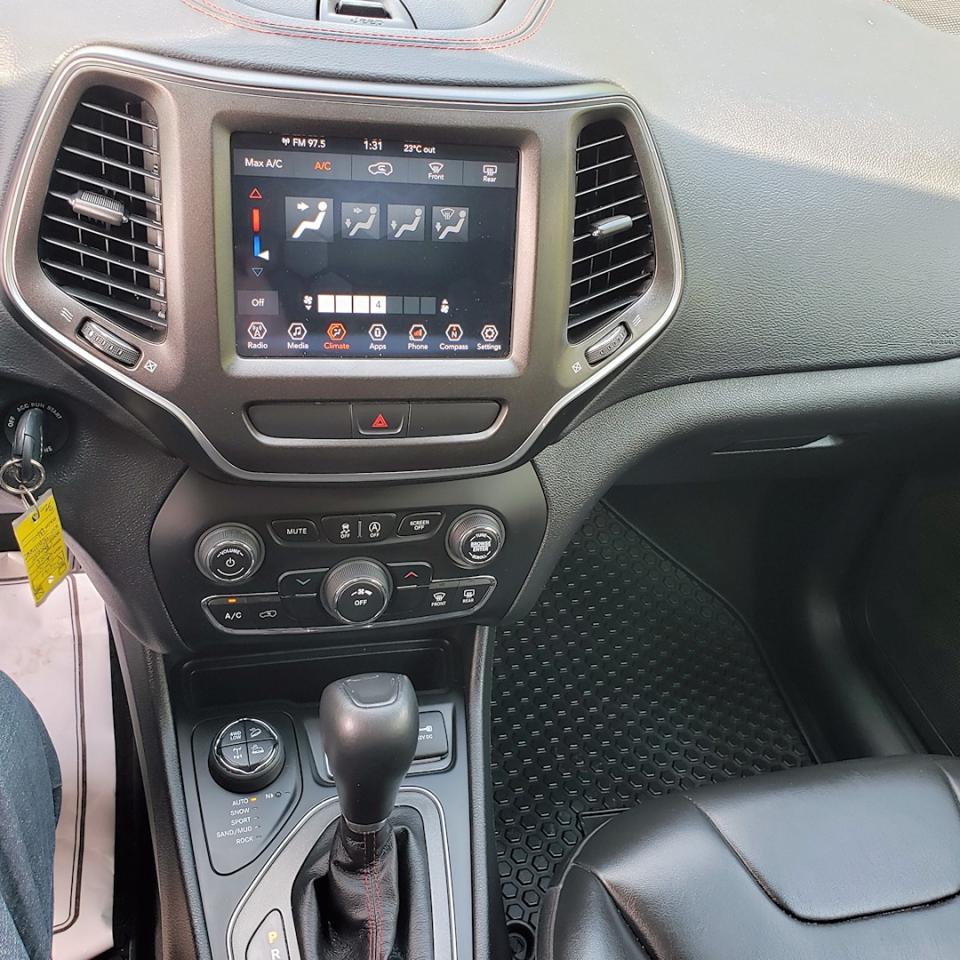 2020 Jeep Cherokee Trailhawk 4X4 - Photo #20