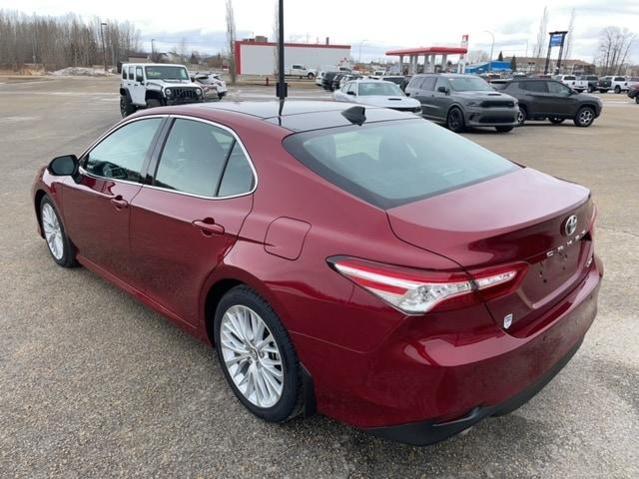 2018 Toyota Camry XLE V6,LEATHER,SUNROOF,NO ACCIDENTS Photo2